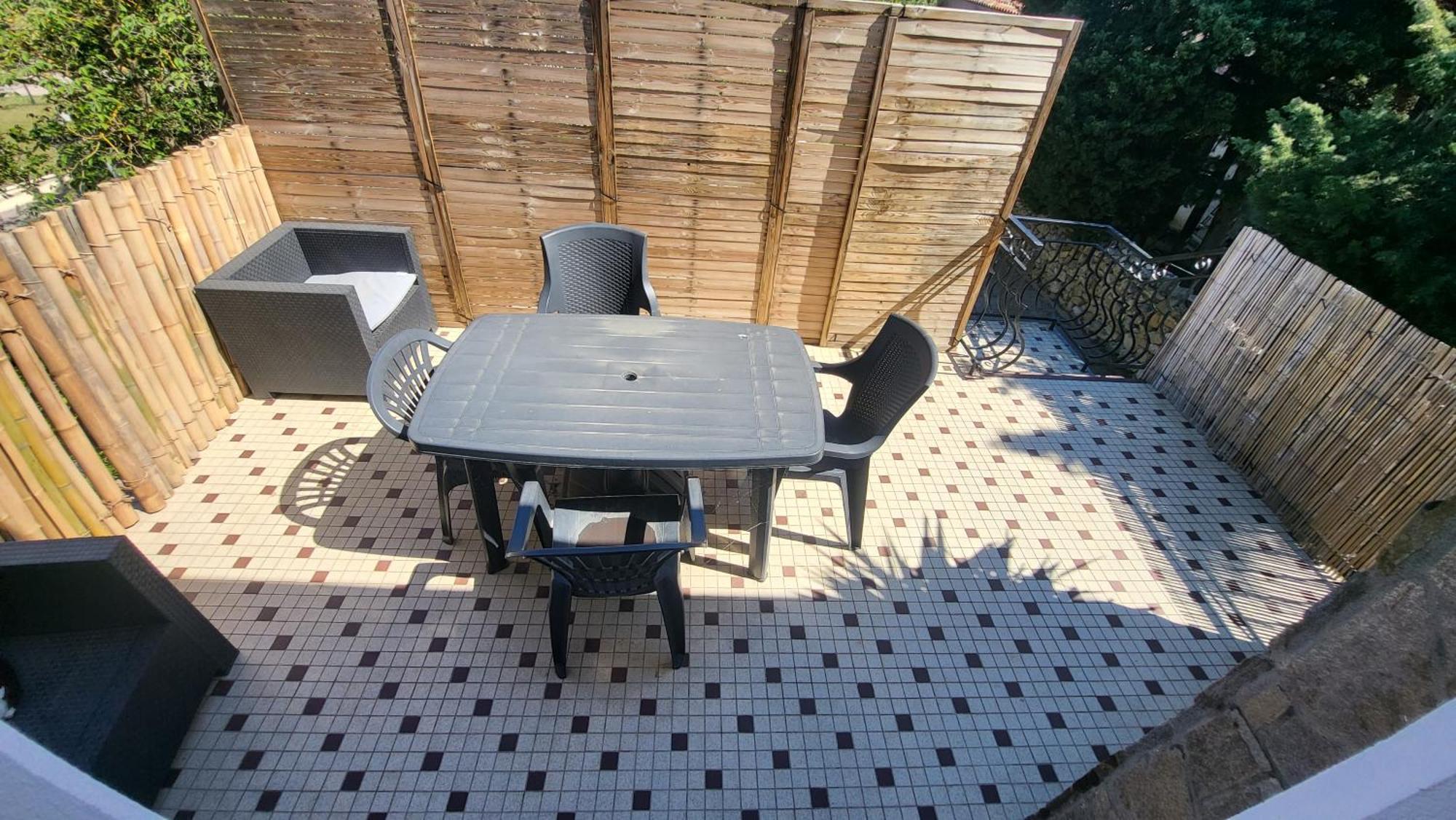 Bel Appartement Vinassan Exterior foto